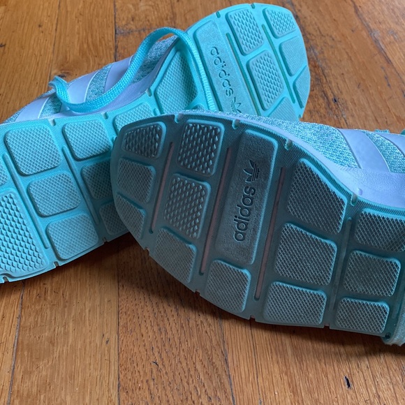 Adidas Swift Run - Picture 4 of 5